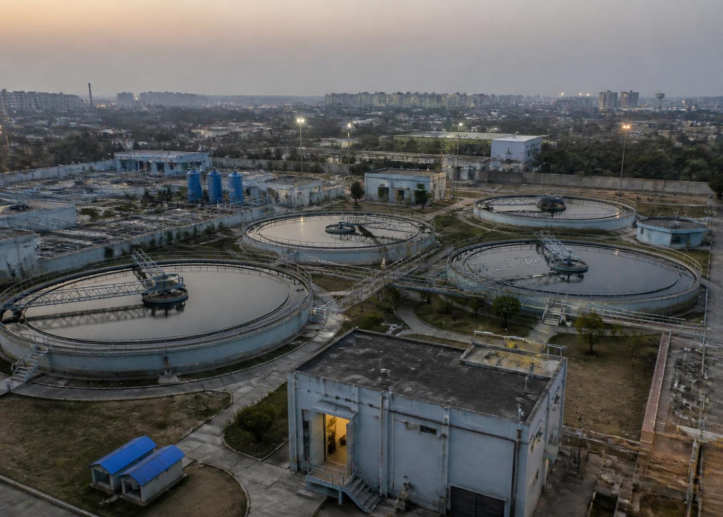 Sewage treatment plant pumping installation
